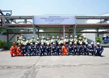 Petrokimia Gresik mengembangkan teknologi CCU untuk menangkap CO₂ dan mengolahnya menjadi soda ash, dengan efisiensi penangkapan hingga 97,79%.