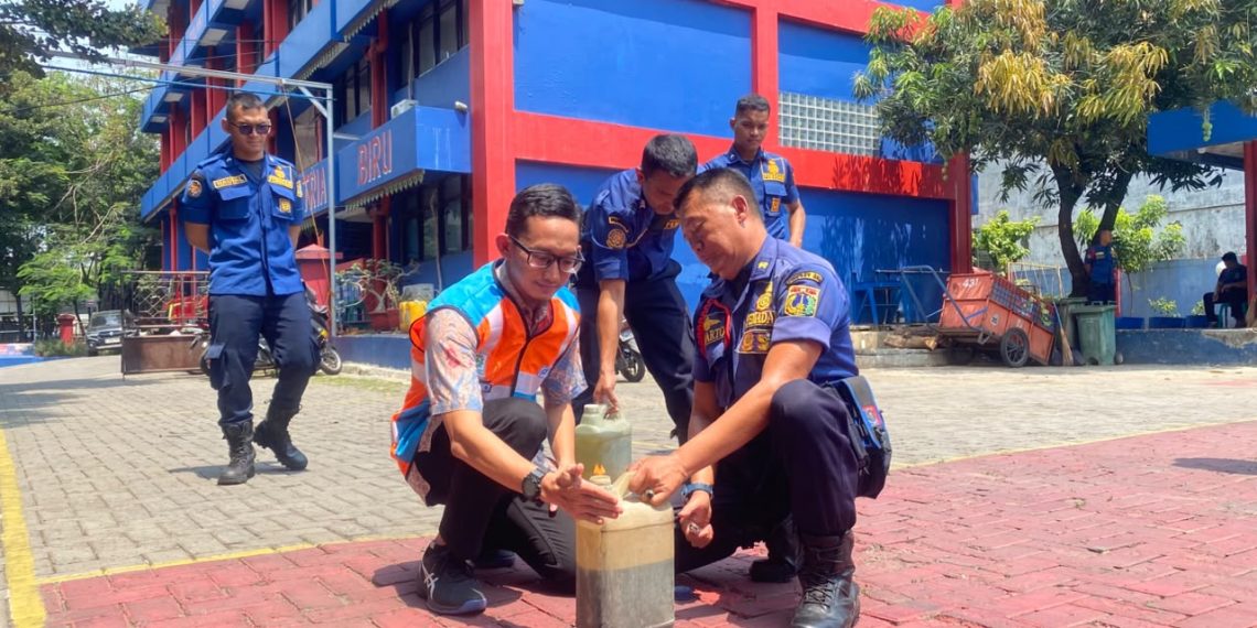 PT Pelindo Sinergi Lokaseva memperkuat kesiapsiagaan pekerja menghadapi kebakaran melalui pelatihan APAR dan penguatan budaya keselamatan kerja.