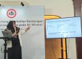 Principal Researcher dan Dosen Universitas Esa Unggul Dr. dr. Dien Kurtanty, M.K.M. saat menyampaikan hasil kajian tentang hubungan kandungan mineral dengan persepsi rasa pada air mineral di Jakarta, Selasa (21/10)