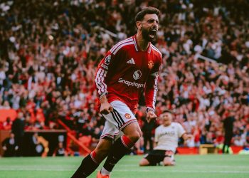 Bruno Fernandes mengkritik strategi pressing Manchester United setelah kalah 1-4 dari Como. Michael Carrick menegaskan tim harus memperbaiki pertahanan.