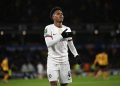 Estevao Willian dikabarkan tidak betah di Chelsea akibat minim menit bermain di bawah Xabi Alonso. Situasi ini menambah tekanan setelah kekalahan dari Tottenham.