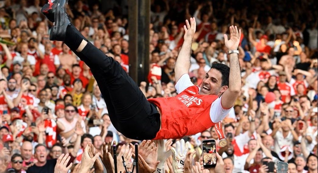 : Mikel Arteta mengkritik penerapan aturan area teknis di Premier League setelah mendapat kartu kuning kedua musim ini saat Arsenal menang 2-0 atas Everton.