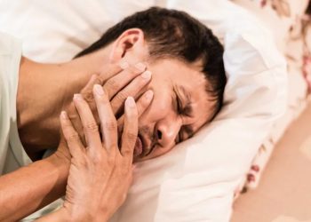 Dokter Ingatkan 5 Kebiasaan yang Bisa Bikin Gigi Cepat Bolong
