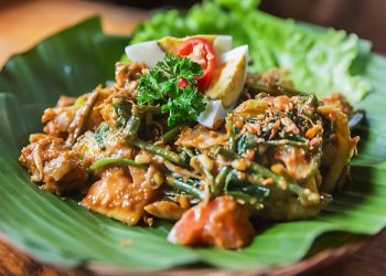 Sering Makan Gado-gado? Ada Hal yang Perlu Kamu Perhatikan