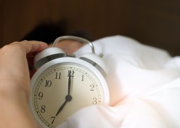 Alarm Pagi Hari - pexels/Acharaporn Kamornboonyarush