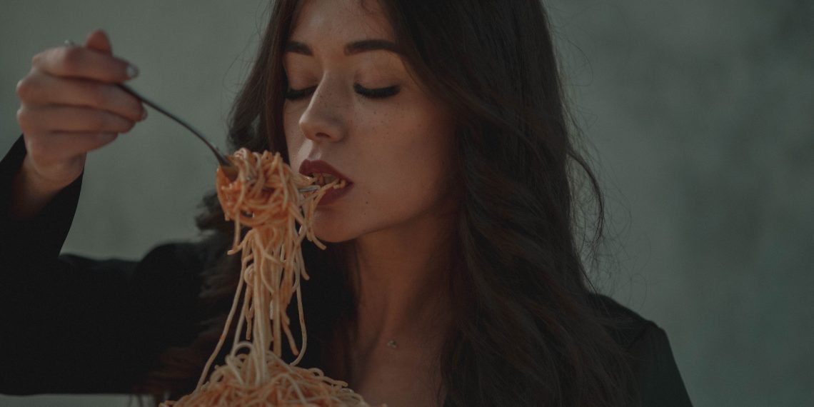 Ilustrasi Makan Malam - pexels/Galina Yarovaya.