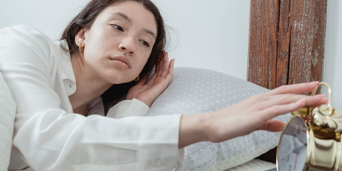 Ilustrasi Bangun Tidur dan Masih Mengantuk - pexels/Miriam Alonso