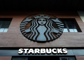 Logo Starbucks - pexels/Şahin Sezer Dinçer