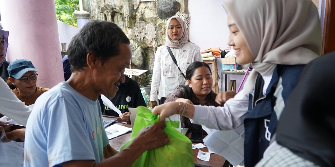 Danareksa Holding Distributes 1,000 Ramadan Aid Packages to Disability Communities Across Five Cities