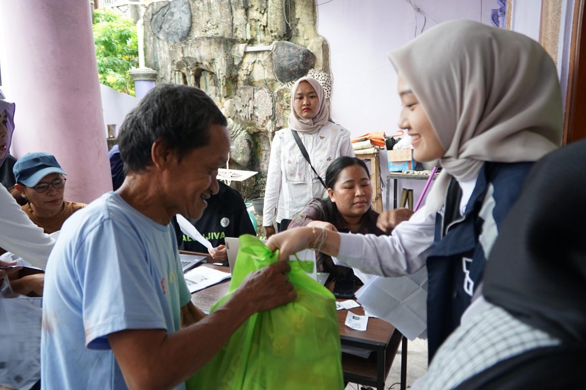 Danareksa Holding Distributes 1,000 Ramadan Aid Packages to Disability Communities Across Five Cities