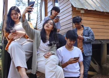 Could Gen Z Be Less Intelligent Than Millennials? Experts Debate the Risk
