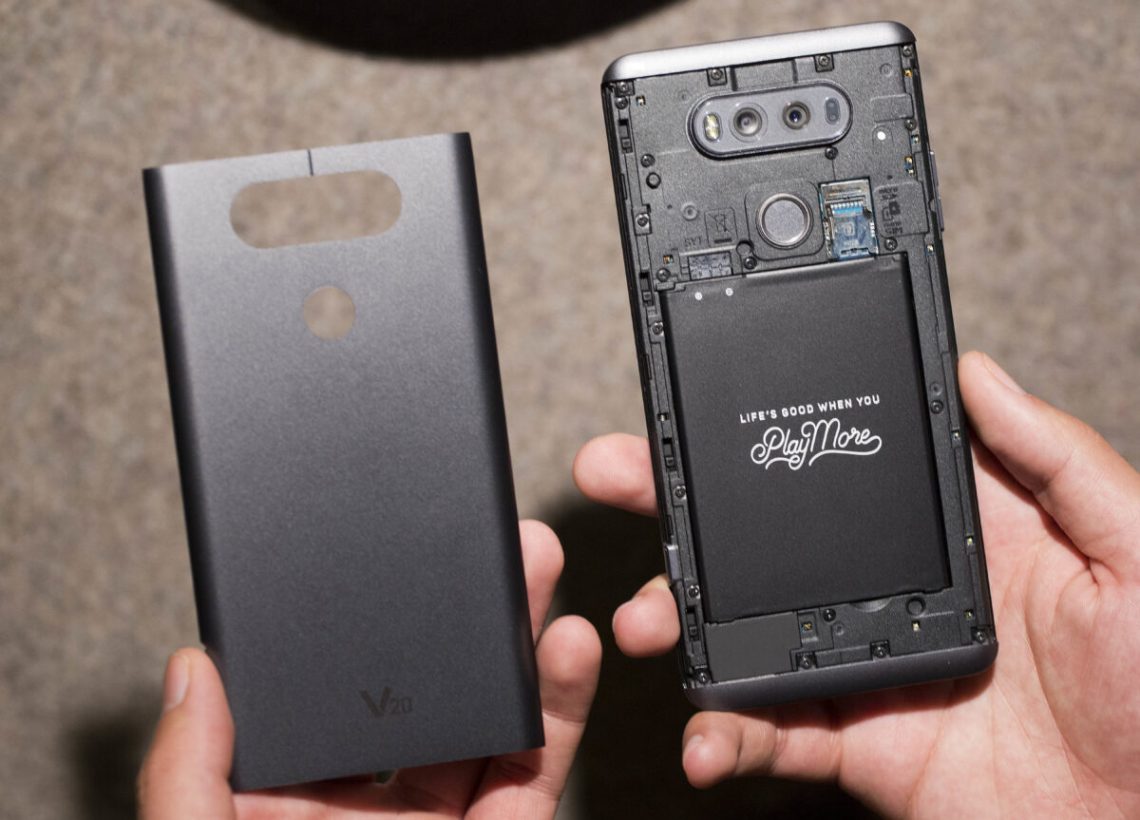 This is Why Europe Wants Phones With Replaceable Batteries by 2027