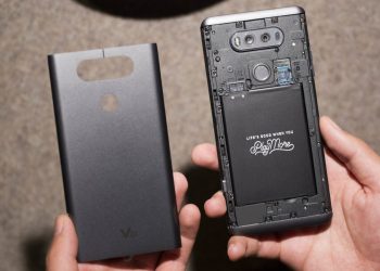 This is Why Europe Wants Phones With Replaceable Batteries by 2027