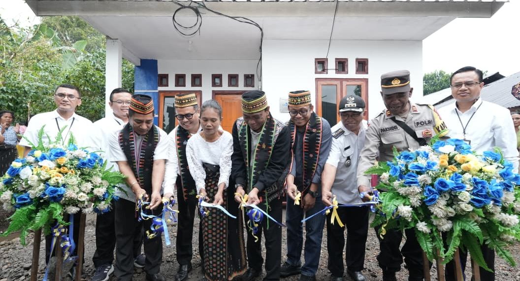 Taspen and Bank Mandiri Taspen Upgrade Homes for Low-Income Families in NTT