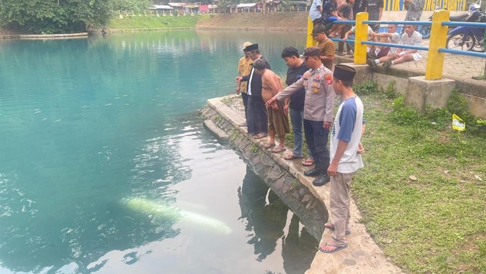 11-Year-Old Boy Dies After Being Pulled Into Irrigation Pipe in Banten River