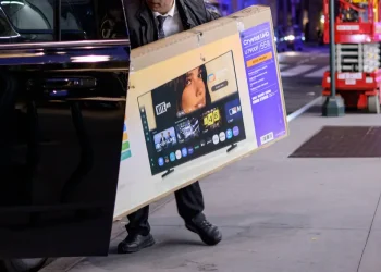 Samsung Denies Dua Lipa US$15 Million Lawsuit Over Unauthorized TV Promotion Photo