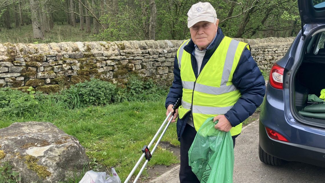 87-Year-Old Litter Picker Goes Viral on TikTok Despite Not Using the App