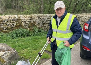87-Year-Old Litter Picker Goes Viral on TikTok Despite Not Using the App