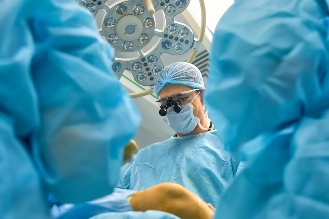 Chinese Man Lives With 1.3-KG Bladder Stone for 3 Years Before Surgery