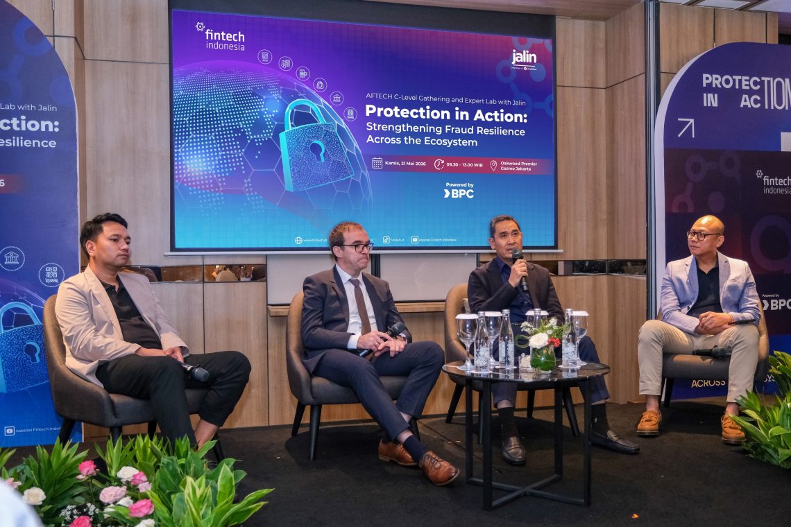 Jakarta, ThedailyID — Rising AI-based cyber fraud threats pushed AFTECH and Jalin to encourage stronger protection across Indonesia’s digital payment ecosystem. Indonesia’s digital economy continues growing rapidly as more people rely on digital financial transactions. According to Bank Indonesia, digital payment transactions reached 14.82 billion during the first quarter of 2026. The figure increased 37.69 percent compared to the same period last year. However, cybercrime threats also continue increasing alongside the growth. Fraudsters now use artificial intelligence, or AI, to launch more sophisticated attacks that are harder to detect. Indonesia’s National Cyber and Encryption Agency, locally known as Badan Siber dan Sandi Negara (BSSN), recorded 5.2 billion internet traffic activities in 2025 that potentially became cyberattack channels. Around 94 percent of the traffic involved malware with high risk of evolving into ransomware attacks. Responding to the situation, AFTECH and Jalin, supported by BPC, organized a discussion forum titled “Protection in Action: Strengthening Fraud Resilience Across Ecosystem” in Jakarta on May 21. The forum gathered regulators, industry players, and strategic partners. Together, they discussed ways to strengthen Indonesia’s digital payment security system through cross-sector collaboration. During the event, AFTECH Vice Chairman II Budi Gandasoebrata emphasized that security, infrastructure resilience, and risk management remain critical foundations for sustainable digital payment systems. According to Budi, the digital finance industry no longer faces pressure only to grow quickly. Instead, companies must also become more resilient against increasingly advanced cyber threats. “In this context, Fraud Detection Systems, or FDS, are no longer supporting features,” Budi stated. “They have become critical infrastructure for the digital financial industry.” Meanwhile, Head of Consumer Legal Protection Directorate at Indonesia’s Financial Services Authority, or Otoritas Jasa Keuangan (OJK), Tri Herdianto highlighted the growing complexity of digital financial threats. Tri explained that Indonesia continues recording major growth in digital transactions due to wider e-wallet and QRIS adoption. However, he warned that fraud threats continue evolving in both scale and attack methods. He stressed that fraud resilience now represents a core pillar for maintaining public trust. According to him, the issue also affects the long-term sustainability of the financial services sector. Jalin President Director Ario Tejo Bayu Aji also highlighted the importance of collective responses to cyber threats targeting digital payment platforms. According to Ario, shared services and infrastructure approaches in fraud management could help industry players improve efficiency while strengthening security standards. He explained that standardized systems allow companies to respond to incidents faster. The approach could also reduce systemic risks significantly. The forum also introduced an Expert Lab session. The session allowed participants to directly experience Fraud Detection Systems integrated across payment ecosystem data. AFTECH and Jalin believe that cross-sector collaboration and adaptive security systems can help mitigate AI-based cybercrime risks more proactively. AFTECH and Jalin Call for Collective Defense Against AI-Powered Cyber Fraud