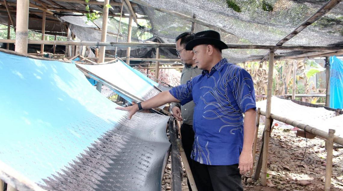 BSI Involves Hundreds of MSMEs in Indonesia’s Hajj Batik Production