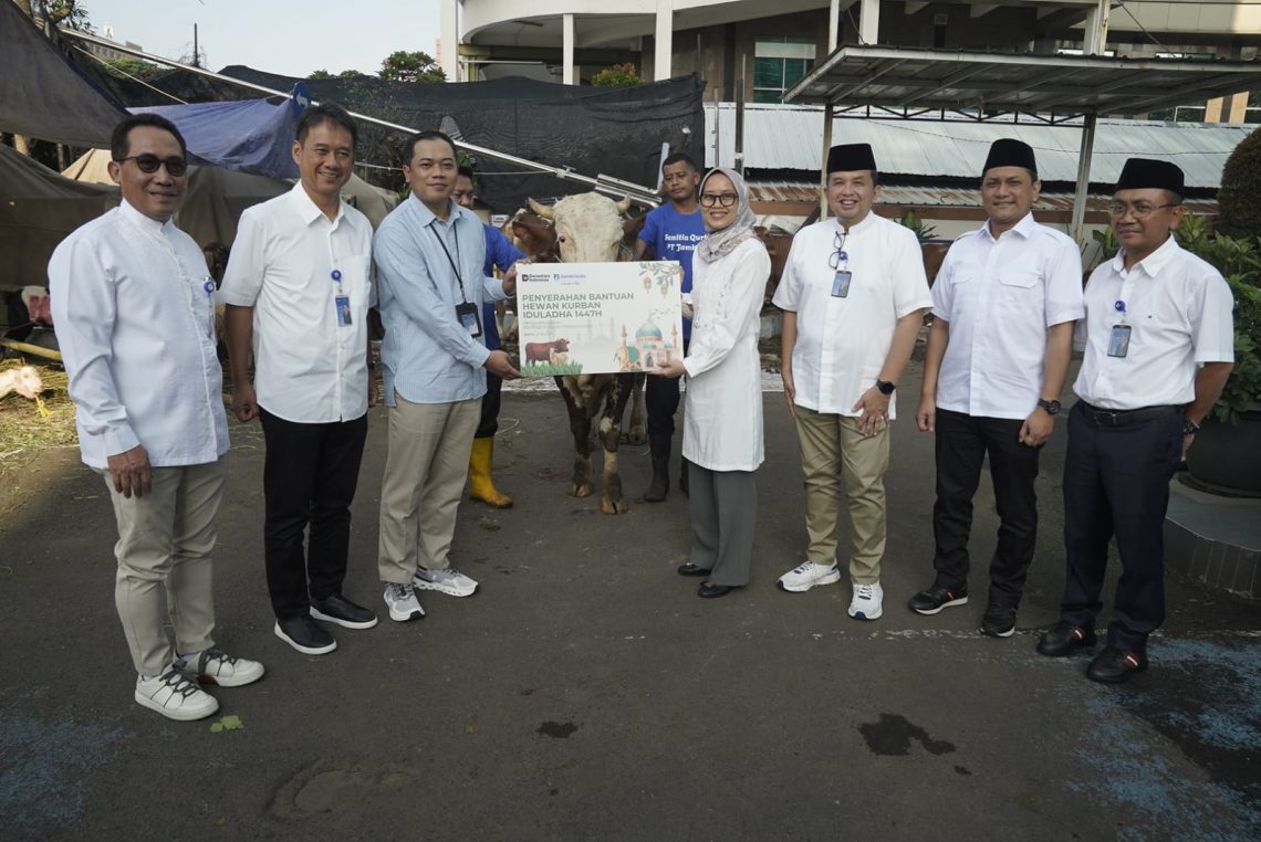 Jamkrindo Distributes Qurban Animals Across Indonesia for Eid al-Adha 2026