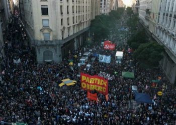 Massive Protests Erupt in Argentina Over Higher Education Budget Cuts