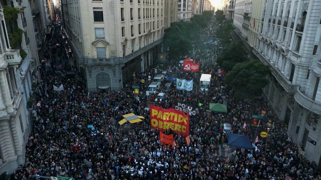Massive Protests Erupt in Argentina Over Higher Education Budget Cuts