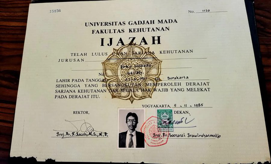 Jokowi’s Diploma Faces New Lawsuit from UGM Alumnus