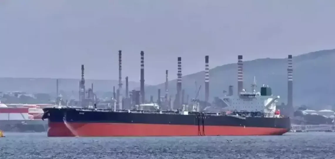 Iranian Supertanker Carrying $220M Oil Evades US Navy, Enters Indonesian Waters