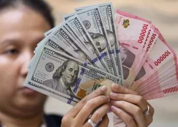 Rupiah Climbs to Rp18,036 as Dollar Weakens This Friday