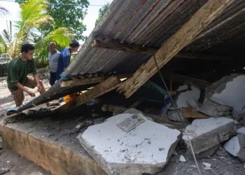 Magnitude 7.8 Philippines Quake Kills at Least 15, Triggers Tsunami Alerts Across Asia