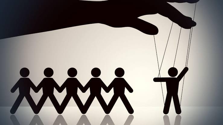 7 Signs You're Dealing With a Master Manipulator
