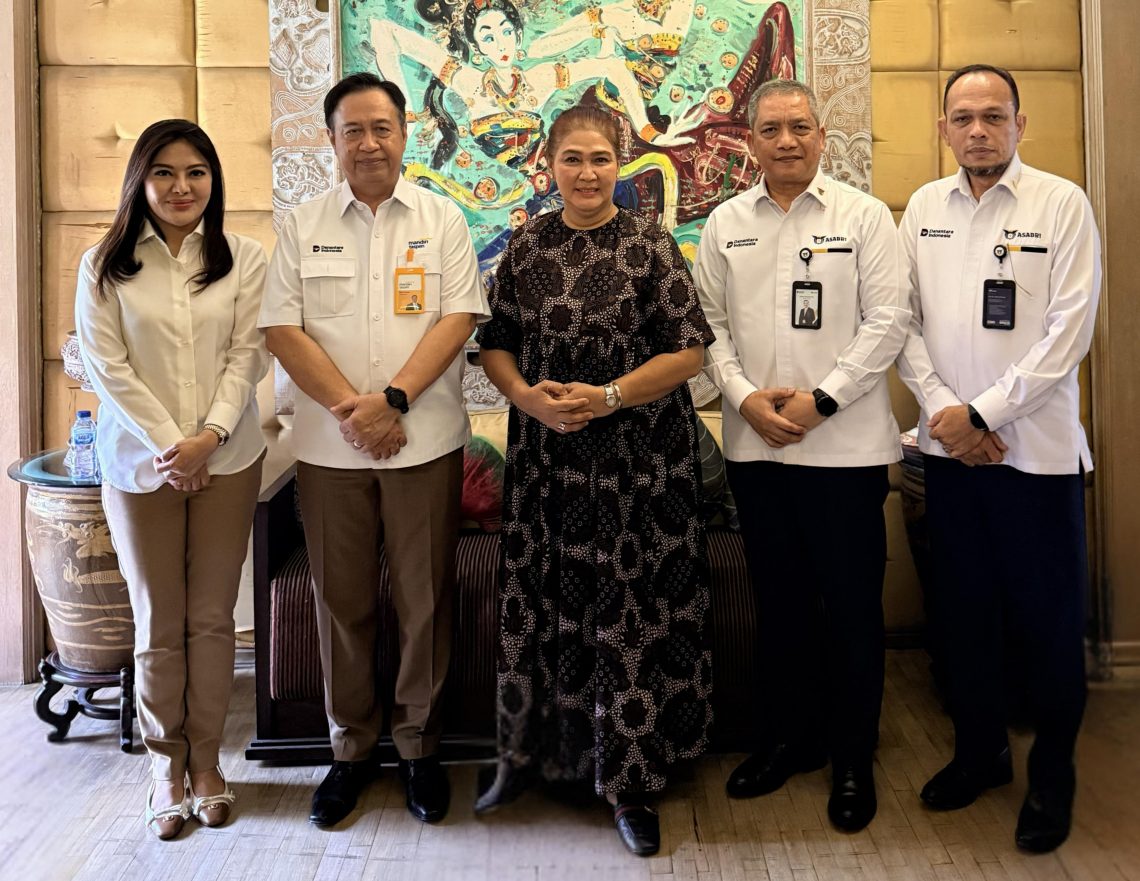 Bank Mandiri Taspen, ASABRI Deliver Benefits to Ryamizard Ryacudu's Family