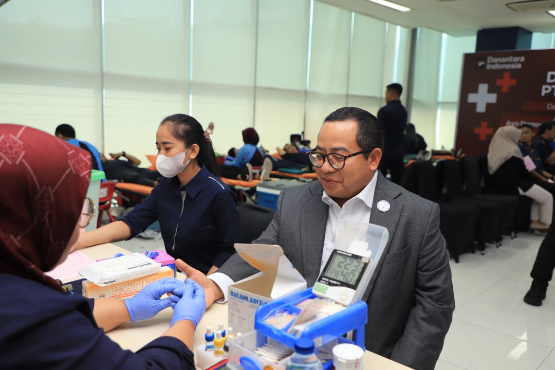 Jamkrindo Marks 56th Anniversary With Blood Donation and Social Programs