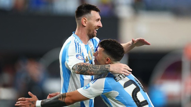 Messi Scores Minutes After Coming On as Argentina Beat Iceland 3-0