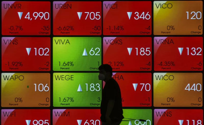 IHSG Jumps 4.82% to 5,599 in Strong Midday Rally