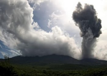 Mount Lewotobi Erupts, Sends Ash Cloud 2.5 Kilometers Into the Sky