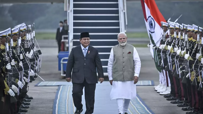 Prabowo Welcomes Indian PM Narendra Modi for Three-Day State Visit