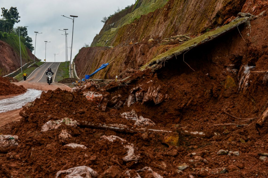 More Than 2,100 Residents Isolated After Landslide in Central Sulawesi