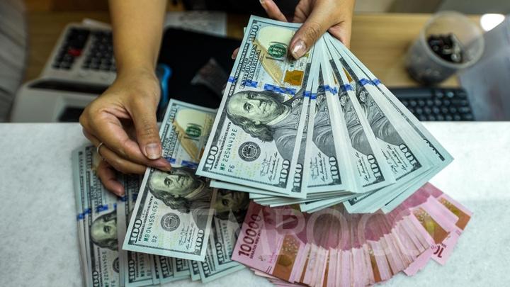 Rupiah Falls to Rp18,145 as Fed Rate Fears and Oil Prices Pressure Markets