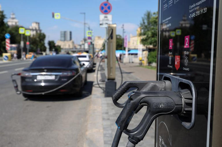 Fuel Chaos in Russia Sends Citizens Racing to Buy Chinese EVs