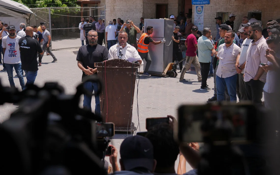 Hamas Dissolves Gaza Government, Paving Way for Civil Administration