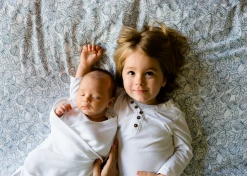 7 Ways to Help Your Older Child Welcome a New Sibling