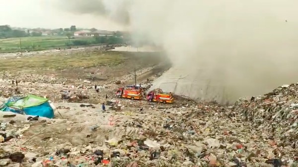 Tangerang Landfill Fire Spreads to 15 Hectares, 154 Residents Suffer Respiratory Illness