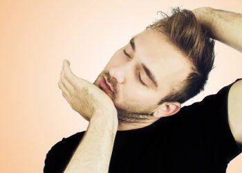 Can Cracking Your Neck Cause a Stroke? Here's What Experts Say