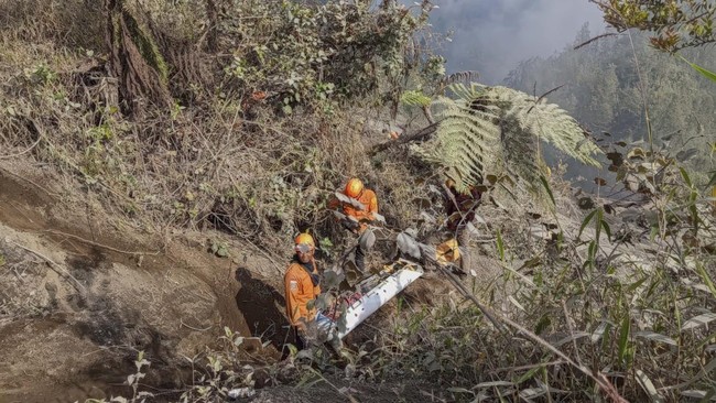 Two Teen Hikers Found Dead After Nearly Two Weeks Missing on Mount Bismo