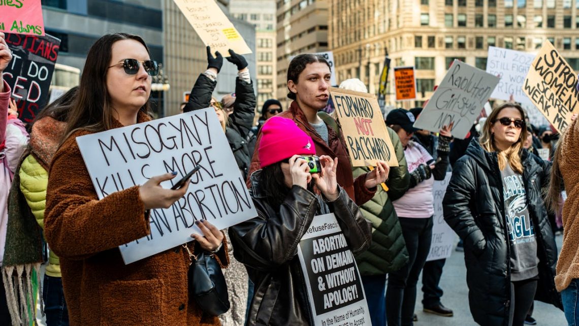 9 Signs of Misogyny That Often Go Unnoticed
