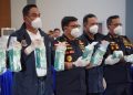 National Narcotics Agency (BNN) head Comr. Gen. Suyudi Ario Seto (left) and acting director of narcotics interdiction at the Customs and Excise Directorate General, Erwin Situmorang, (second left) display packages containing ketamine during a press conference at the Naval Regional Command IV/Batam headquarters in Batam, Riau Islands, on Aug. 9, 2026. (Courtesy of Batam Customs and Excise Office/-)
