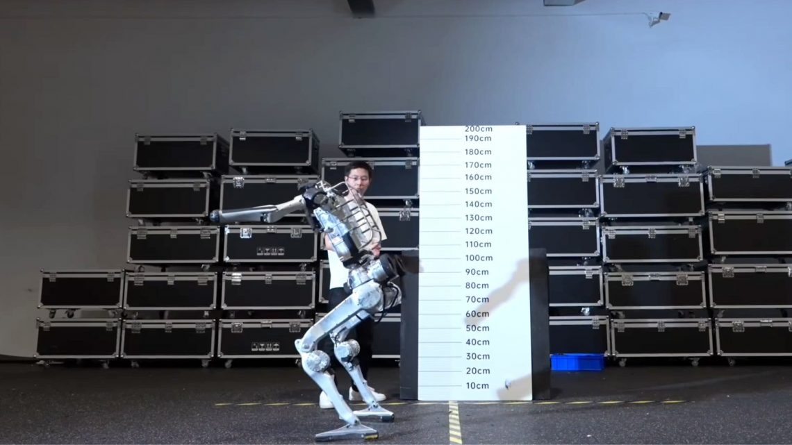China’s “Superman” Robot Can Jump 2 Meters From a Standing Start